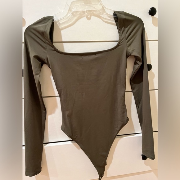 NWT - long sleeve bodysuit - Picture 7 of 7